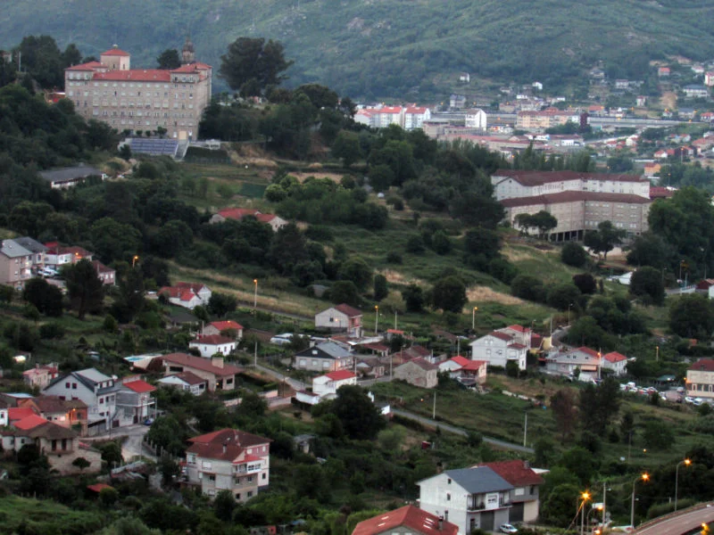 Vistas de los Seminarios Mayor y menor en la Ciudad de Ourense