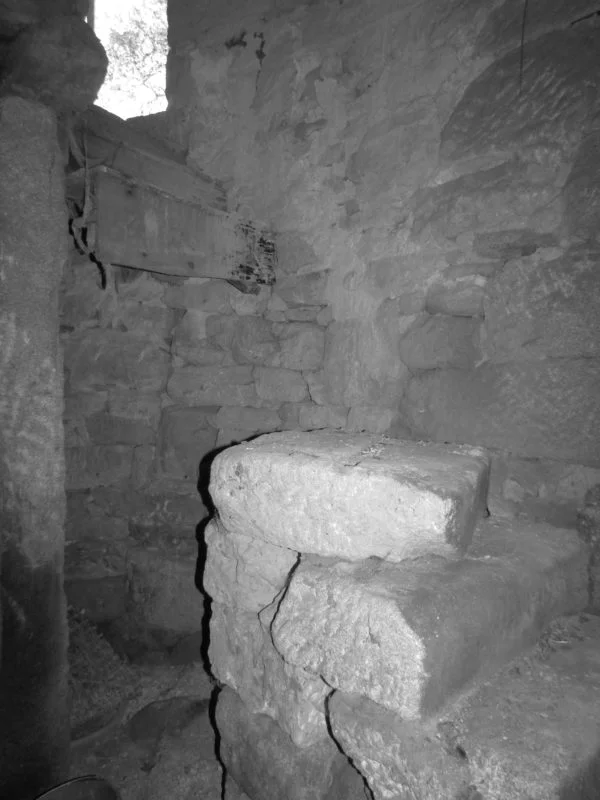 Escalera en mal estado en Saumede