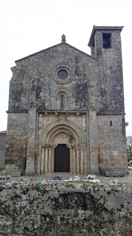 Fachada de la Iglesia Románica de A Mezquita