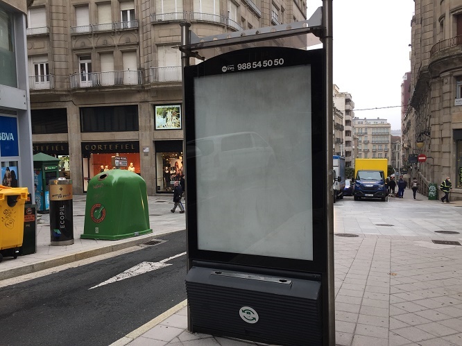 Ourense despeja la calle de publicidad