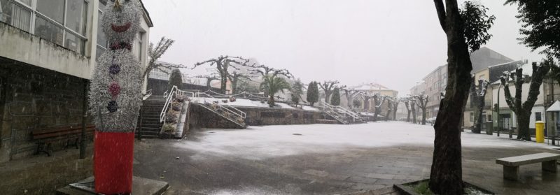 La nieve llega a Ourense con intensidad