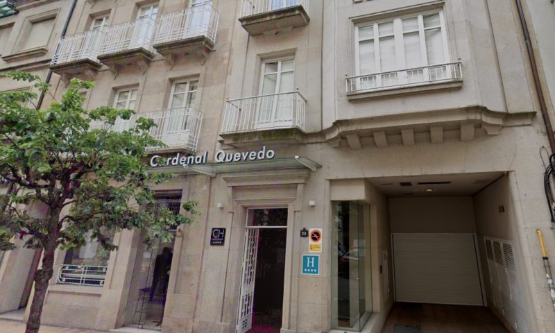 Fallece tras caer del tercer piso de un hotel en Ourense