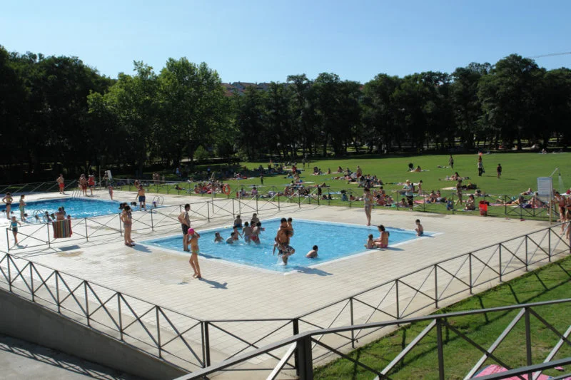 Información de las piscinas de Allariz