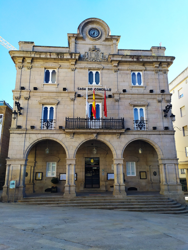 Policías y bomberos se encierran en el ayuntamiento de Ourense