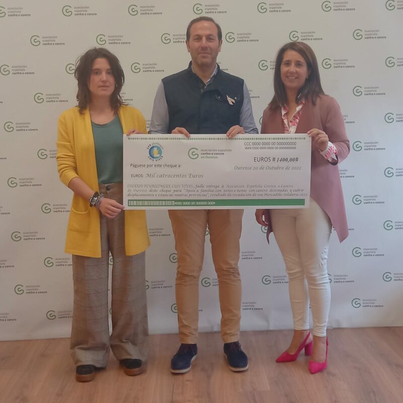 O Colexio Luis Vives entrega unha doazón á Asociación Contra o Cancro