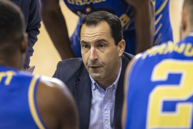 Guillermo Arenas es cesado como entrenador del COB