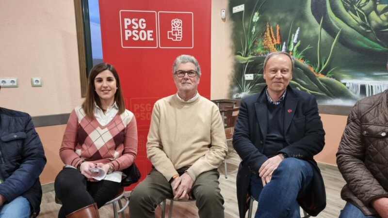 Encuentro de miembros del PSOE con vecinos de Paderne de Allariz