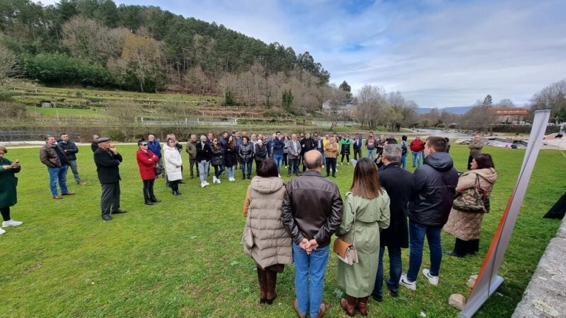 Concentración para pedir un proxecto termal público en Río Caldo