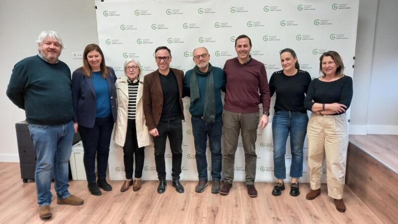 Paco Rodríguez visitó la sede de AECC en Ourense