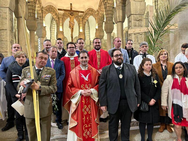 O Carballiño celebró una multitudinaria procesión de Ramos
