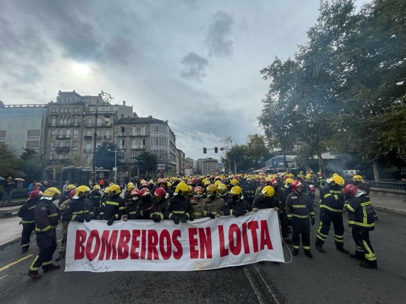 Los Bomberos comarcales se manifiestan en Ourense