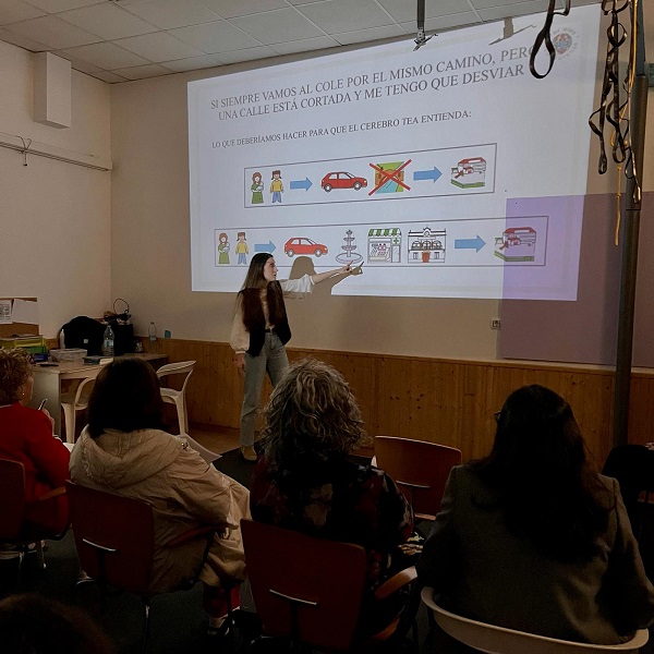 Paloma Montes abre las actividades de ConectaTEA