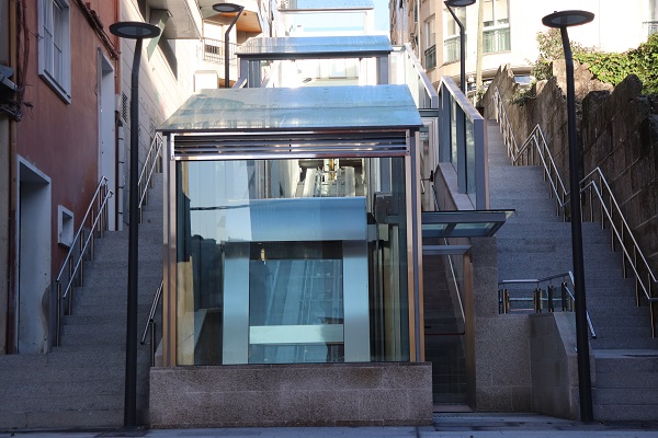 Inaugurado el ascensor de la calle Rosalía de Castro