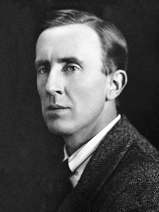 John Ronald Reuel Tolkien: Una Vida Entre Letras y Fantasía