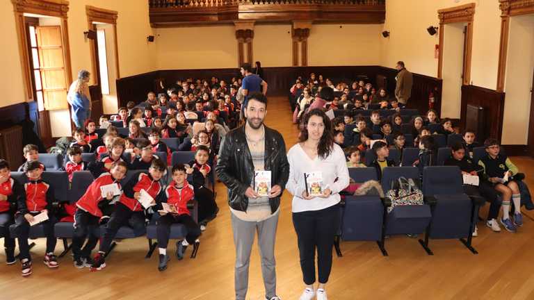 El ayuntamiento de Ourense promueve la literatura con Abel Tomé