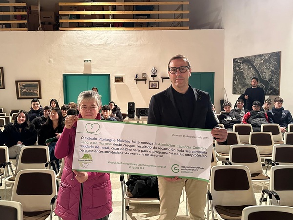 O Colexio Malvedo entrega á Asociación Española Contra o Cancro de Ourense un cheque por valor de 291,90 euros