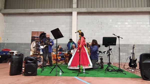 Maracas Show fixo vibrar o Pabillón de Baños de Molgas