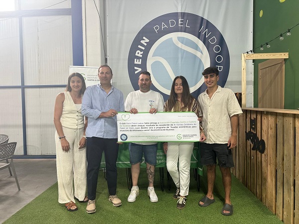 Verín Pádel Indoor doa 3.779,74 euros á AECC co seu III Torneo Solidario