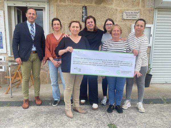 As Rebuldeiras de Cenlle doan 1.200 euros á AECC Ourense