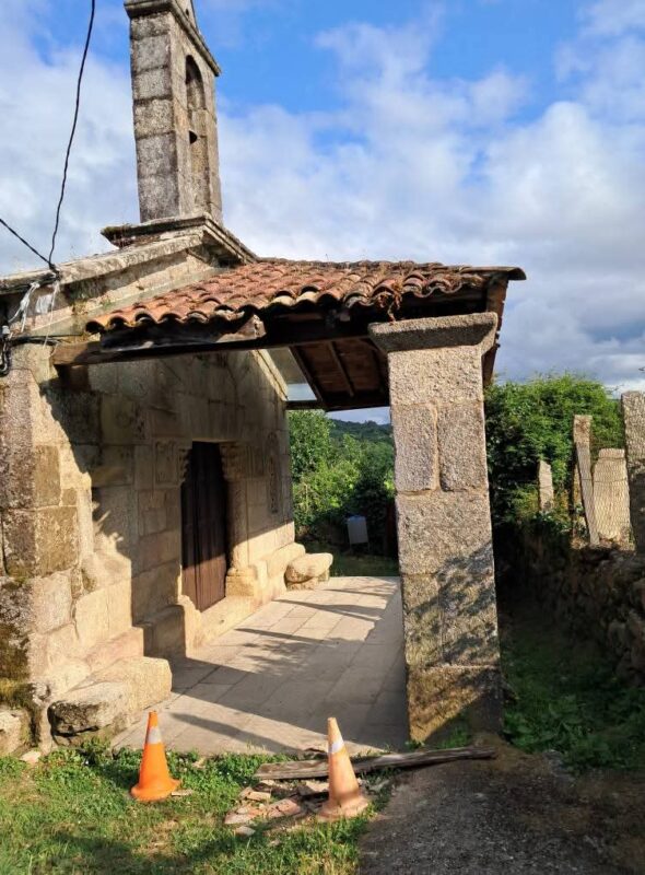 Ribeiro en Común esixe o arranxo da capela de San Xés