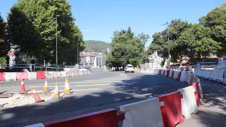 Comezan as obras peonís con corte de tráfico en Pardo de Cela