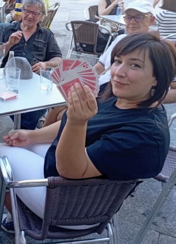 Meiga Belmonte: "Mi magia es analítica, irónica y muy payasa"