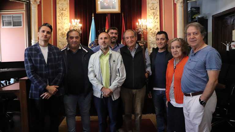A nova directiva de Limiar reúnese co alcalde de Ourense