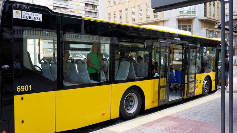 Jácome celebra o éxito do novo servizo de autobuses urbanos de Ourense