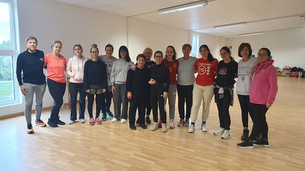 Mulleres de Vilamarín e Coles fórmanse en defensa persoal contra a violencia de xénero