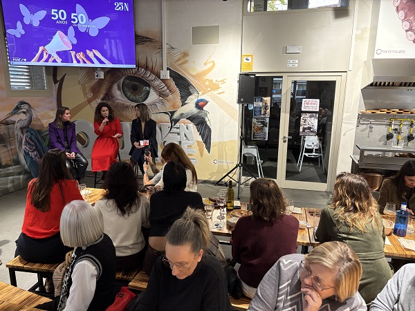 Cincuenta voces feministas analizan os retos pendentes en Ourense