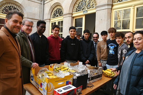 Impulsan hábitos saudables con leite e froita nos centros educativos