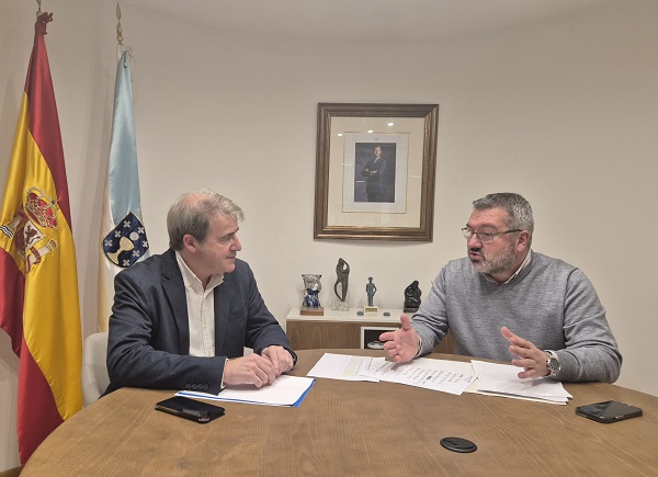 O delegado territorial aborda co alcalde as prioridades de San Amaro
