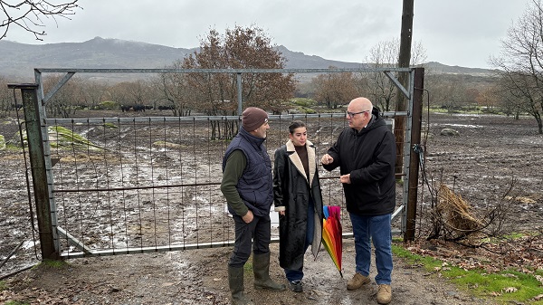 Eladio Santos reafirma as axudas aos afectados polos lumes
