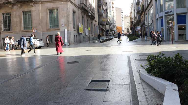 Peche temporal ao tráfico na rúa Concordia por obras no firme