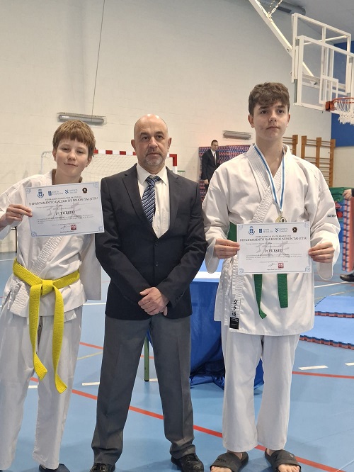 El Nihon Tai-Jitsu ourensano brilla en el Gallego de Año Nuevo
