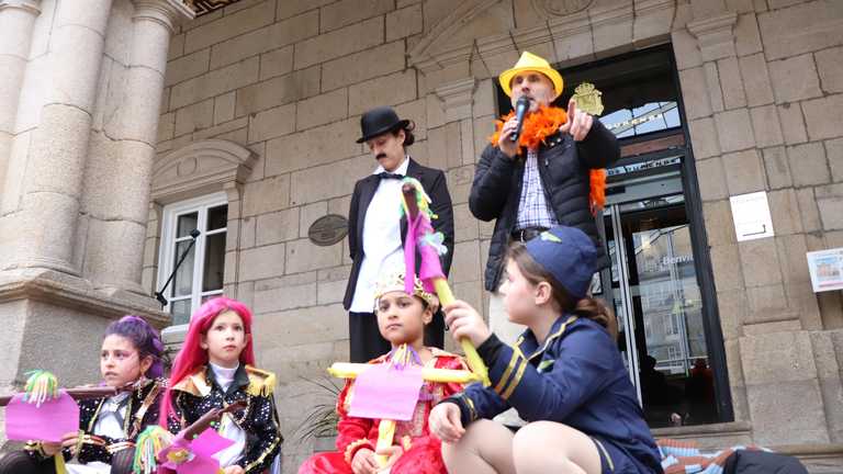 Preto de 200 escolares abren o Entroido 2026