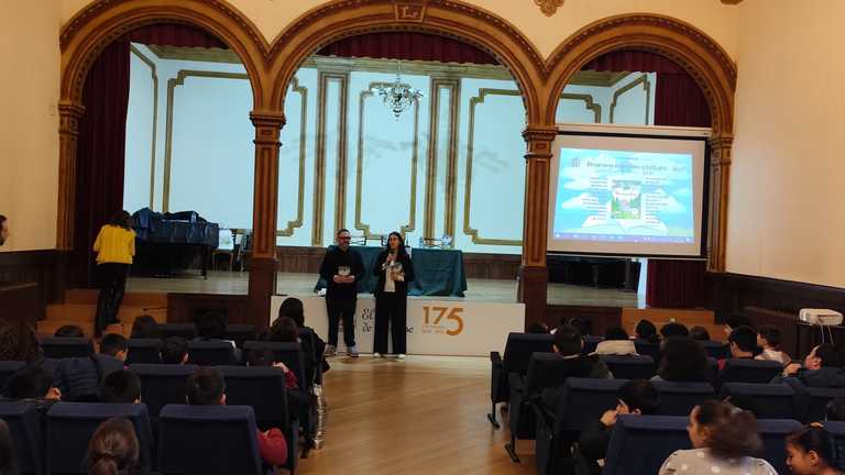 Un milleiro de escolares participan nos Encontros co autor