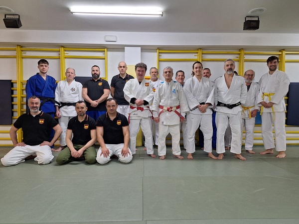 El Aula de Formación Permanente impulsa la defensa personal en Ourense