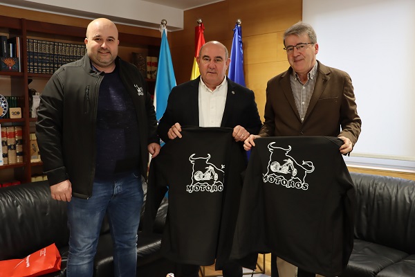 Manuel Pardo analiza proxectos co alcalde de Laza