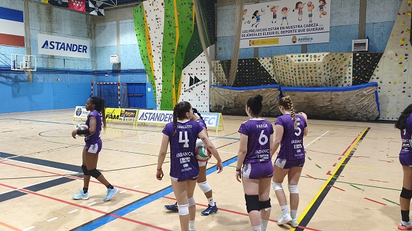 El Aceites Abril Voleyourense cae 3-1 en Astillero